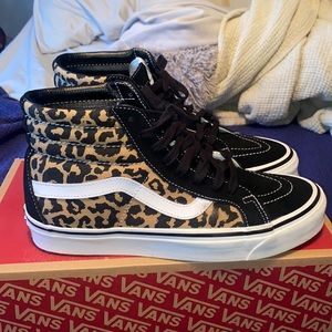 PRACTICALLY BRAND NEW SK8 HI VANS